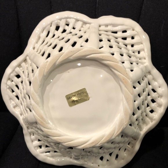 𝅺vintage White Porcelain Basket - Picture 6 of 6